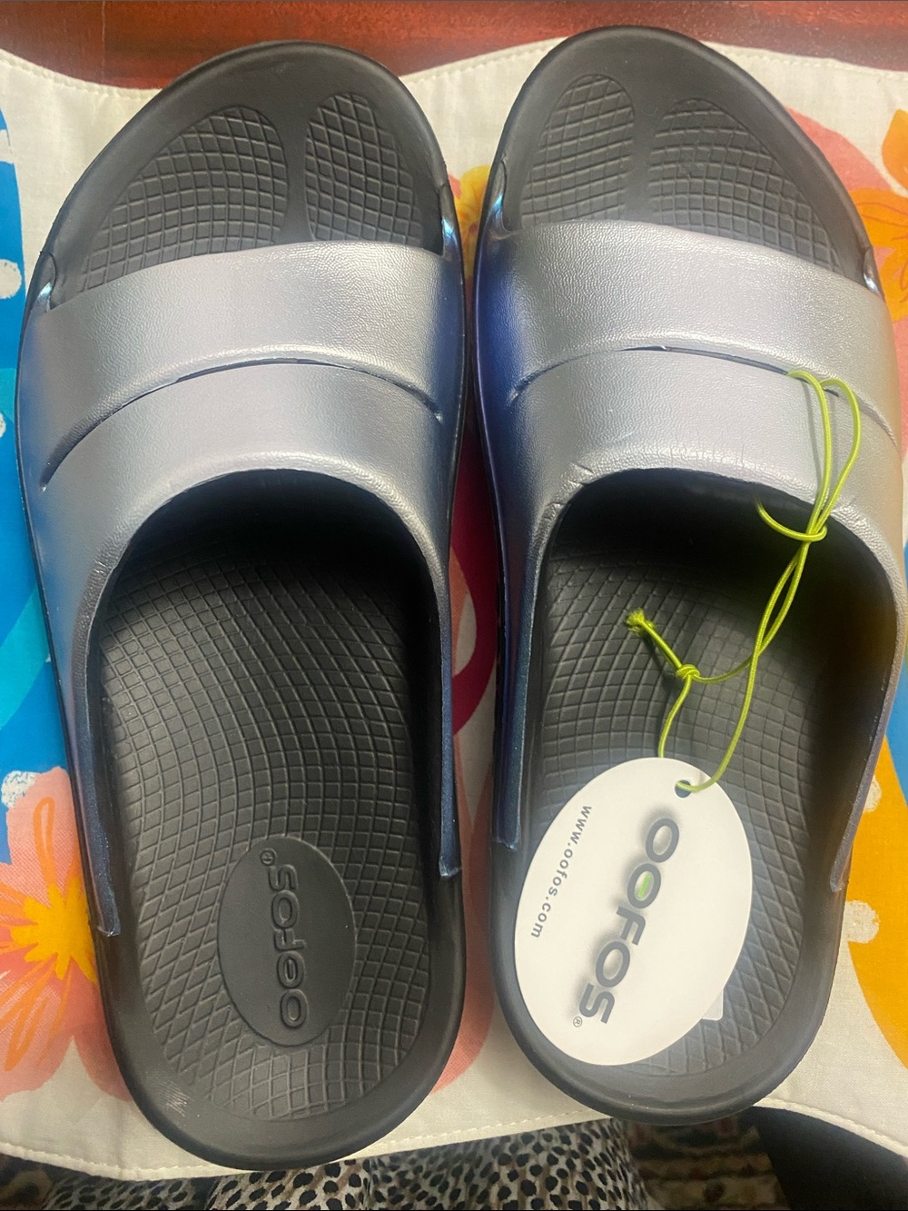 OOFOS Women's Slide Sandals OOAHH Luxe “Frost”  Size 7  Metallic Silver/Blue - Picture 2 of 10